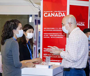 展商地域構(gòu)成：國(guó)內(nèi)65%，國(guó)外35%