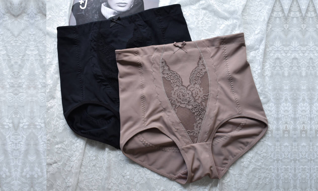 前中花邊拼接錦泳的高腰塑腹三角褲