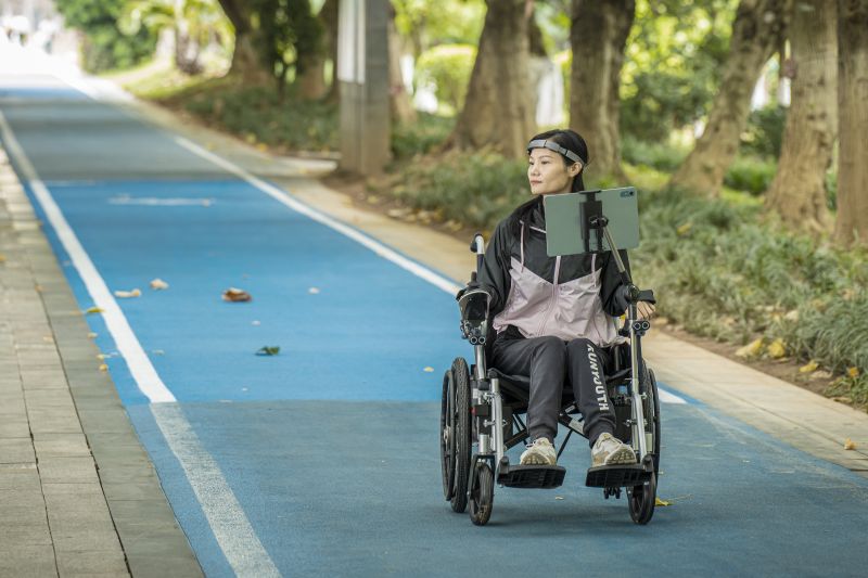 腦機(jī)AI電動(dòng)輪椅車-